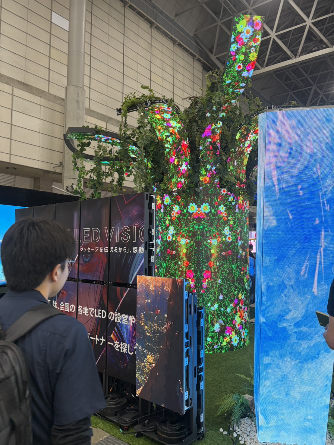 観葉植物と組み合わせたLEDオブジェ